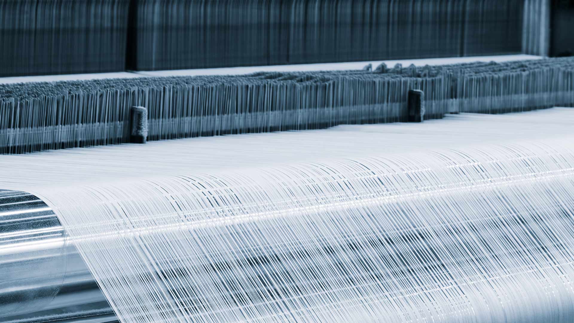 A machine is weaving cotton