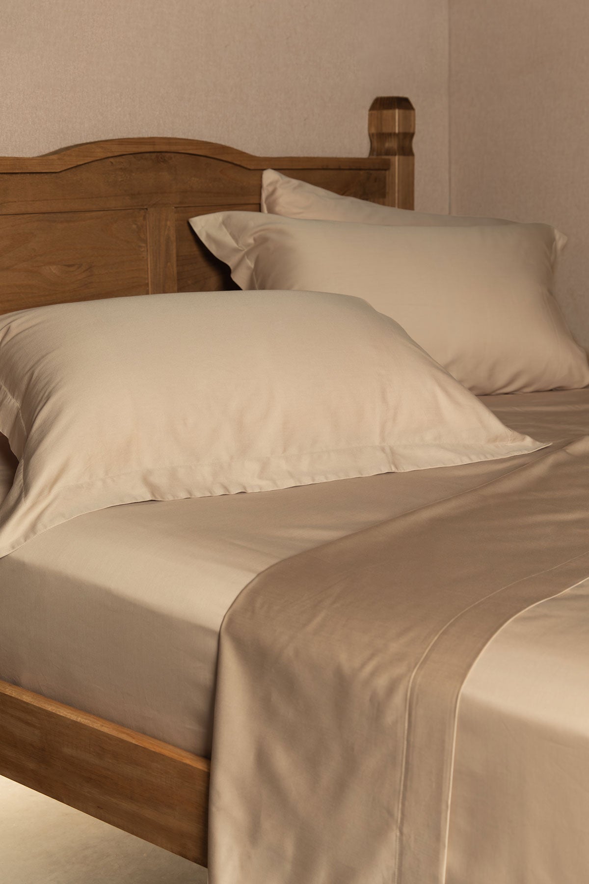 Latte 400TC Bedding by Beaumont & Brown