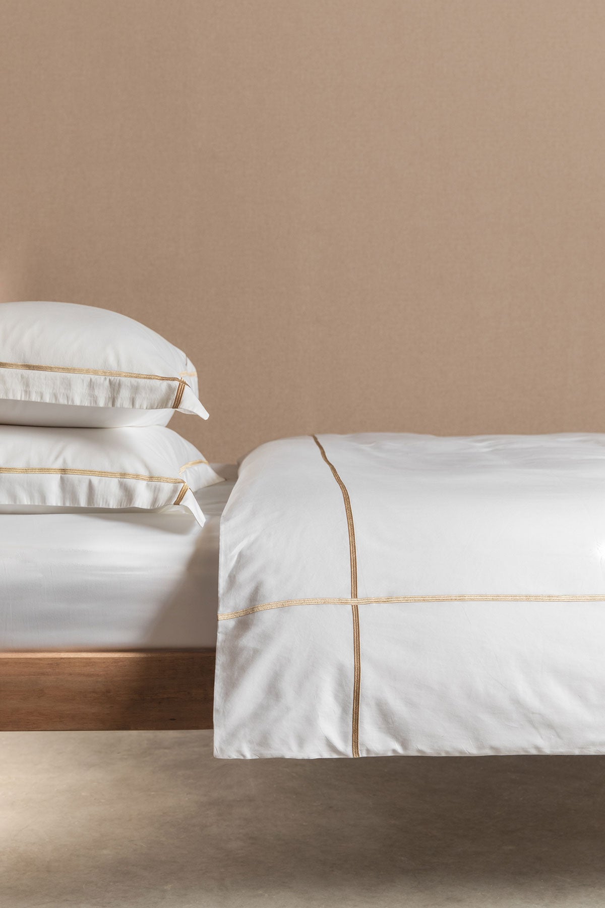 Latte Cross Border 400TC Bedding by Beaumont & Brown