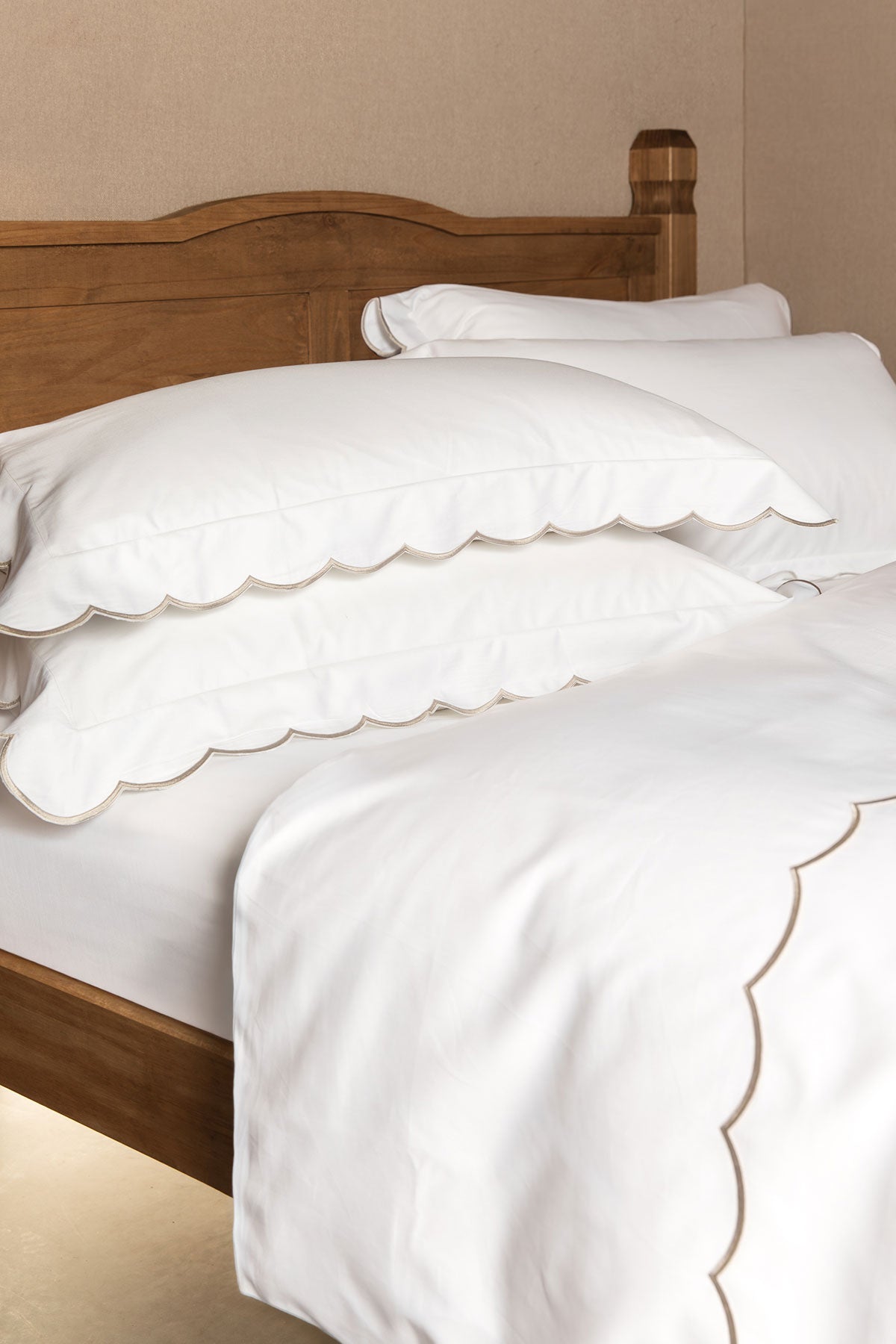 Cashmere Stone Scallop Edged 400TC Bedding Set by Beaumont & Brown