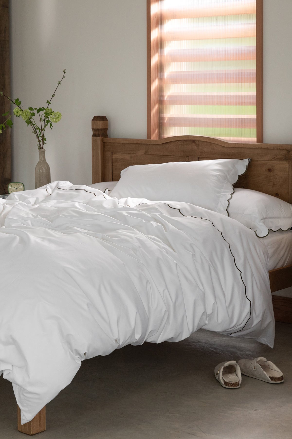Woodland Green Scallop Edged 400TC Bedding Set by Beaumont & Brown