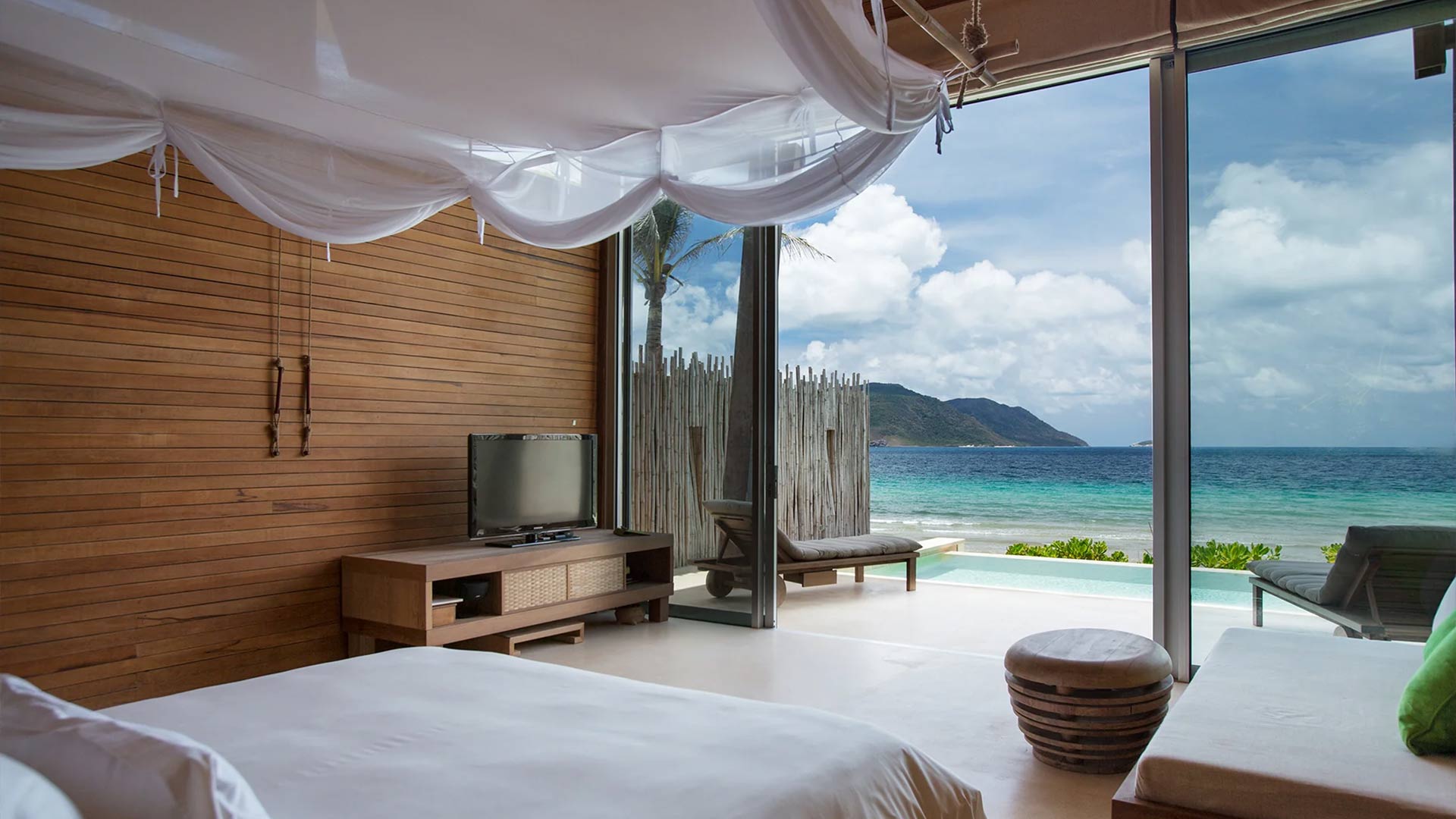 Luxury 400TC Bed Linen at Six Sense Hotel 