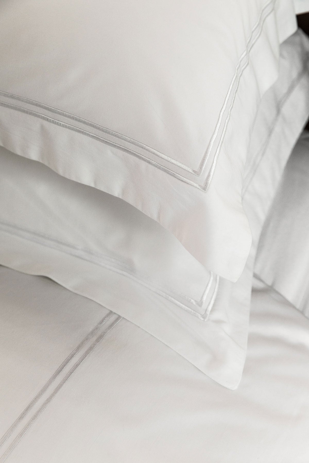 Luxury White 2 Row Cord 400TC Bedding by Beaumont & Brown
