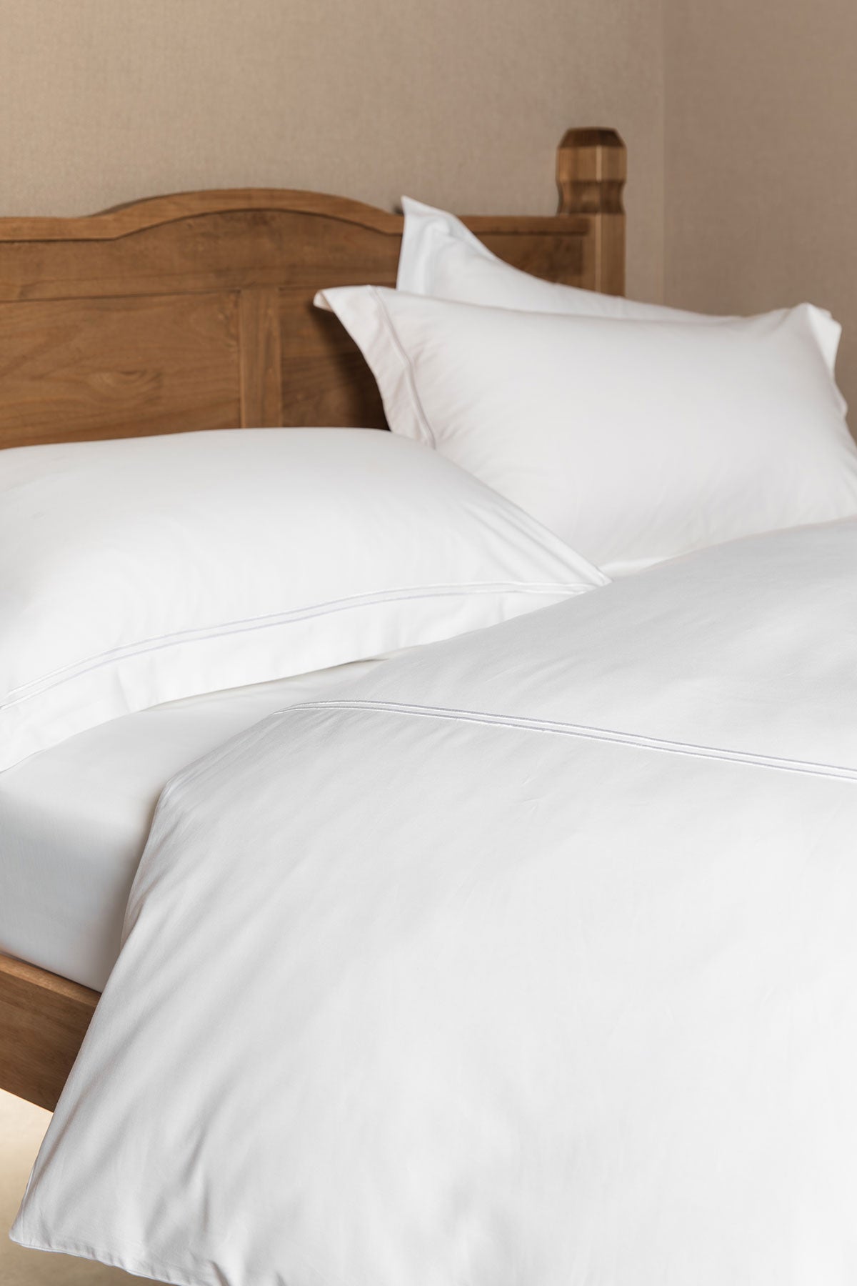 Luxury White 2 Row Cord 400TC Bedding by Beaumont & Brown