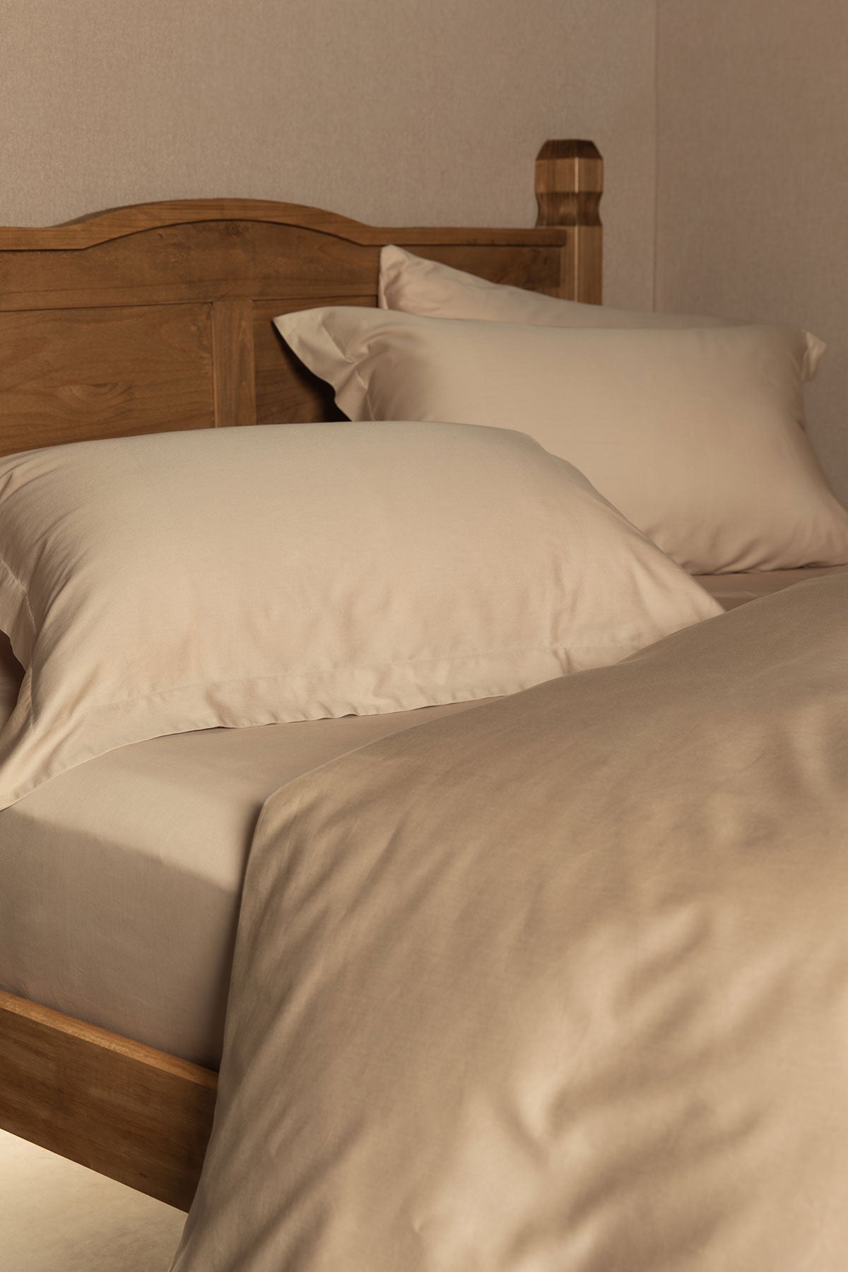 Latte 400TC Bedding by Beaumont & Brown