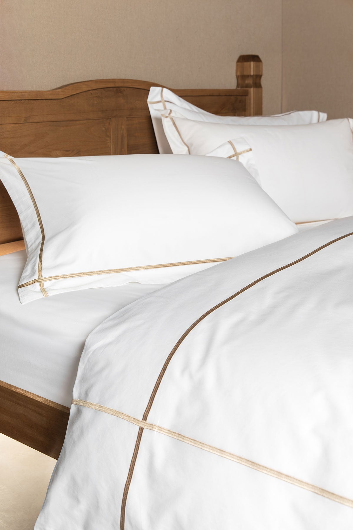 Latte Cross Border 400TC Bedding by Beaumont & Brown