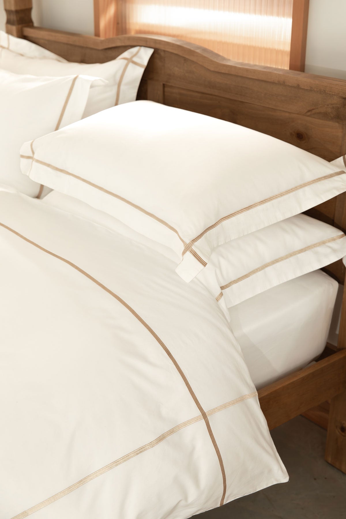 Latte Cross Border 400TC Bedding by Beaumont & Brown