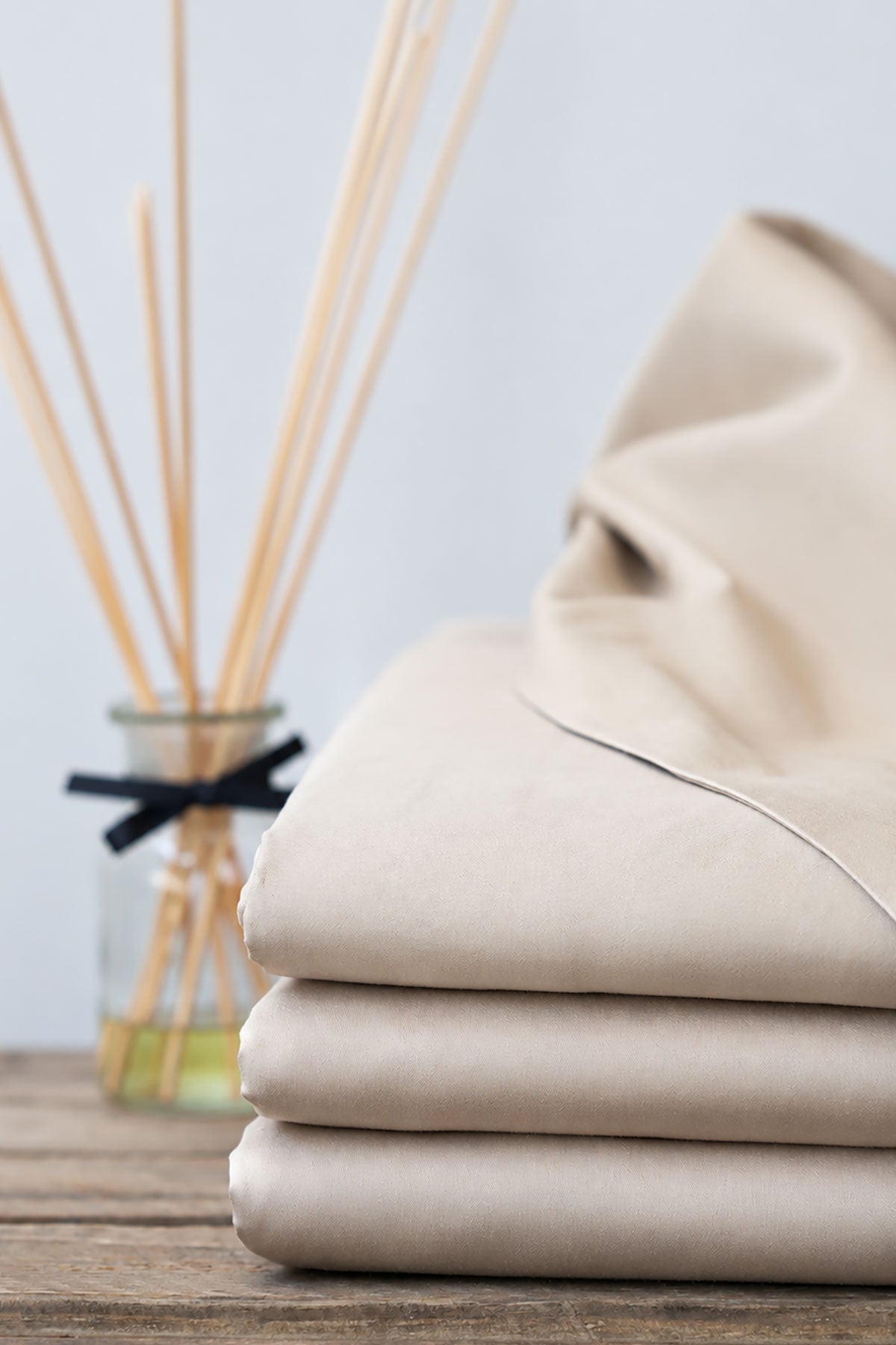 Latte 400TC Fitted Sheet by Beaumont & Brown