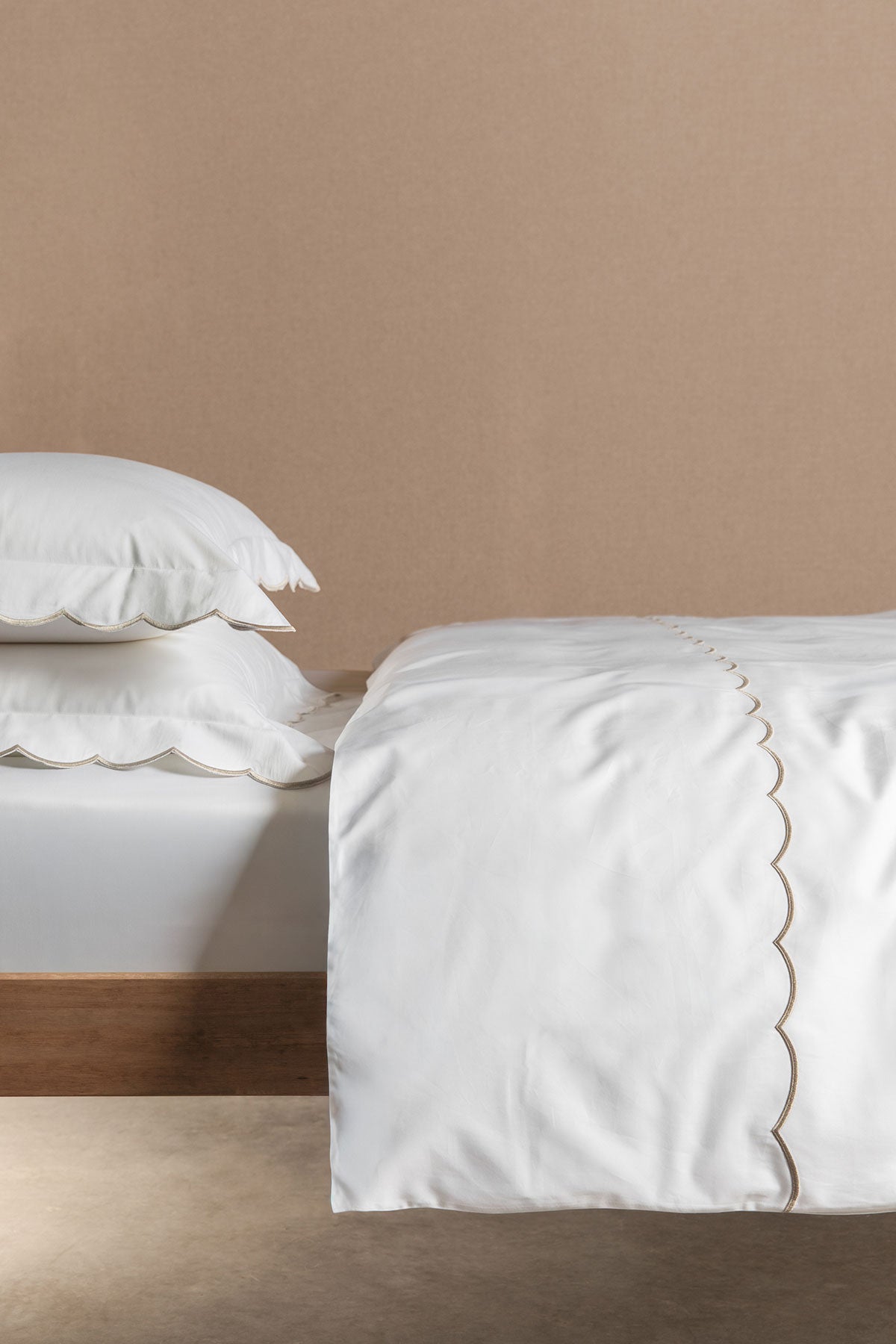 Cashmere Stone Scallop Edged 400TC Bedding Set by Beaumont & Brown