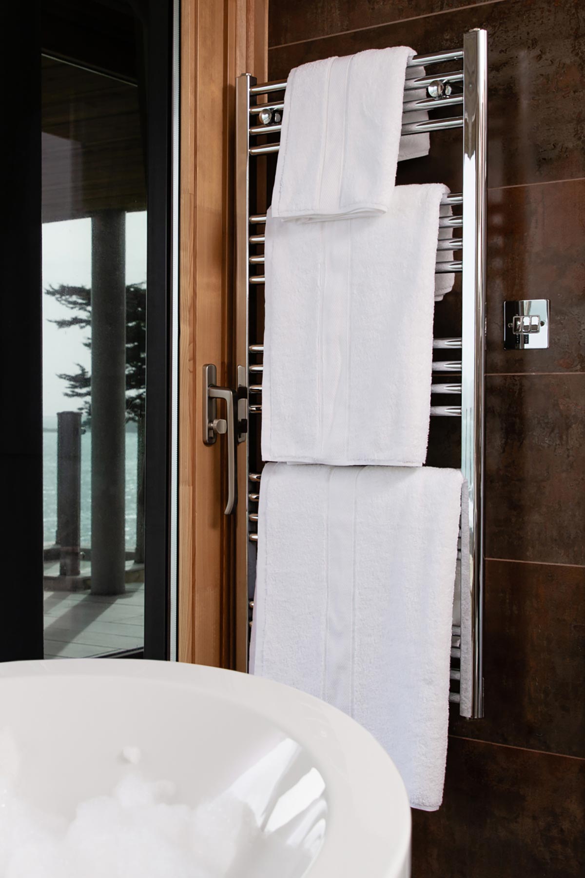 Pure White 650gsm Towels by Beaumont & Brown
